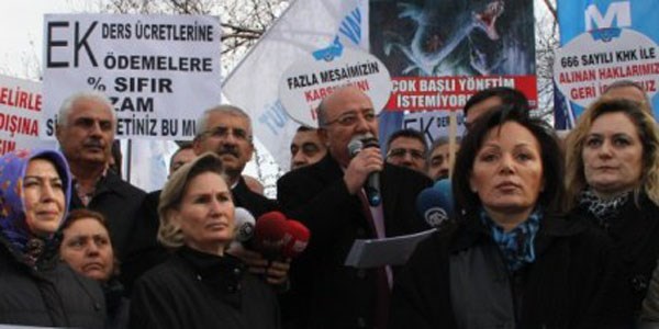Kamu-Sen yelerinden toplu szleme protestosu