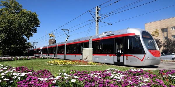 Üniversite Hattı'na elektrik veriliyor