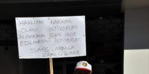 İş akdi sonlandırılan işçiden tek kişilik eylem