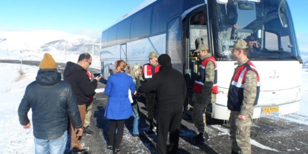 Jandarma Ilgar Dağında mahsur kalan İranlıları kurtardı