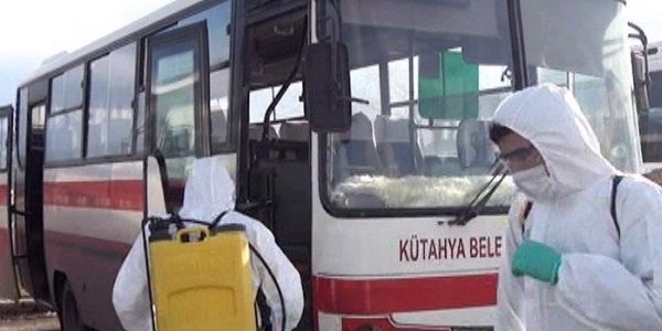 Kütahya'da halk otobüsleri, bulaşıcı hastalıklara karşı dezenfekte edildi