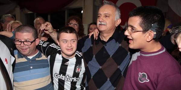 Bayraklı'da engellerin kalktığı gece