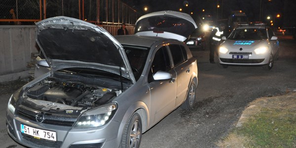 Ehliyetsiz sürücü polisi alarma geçirdi