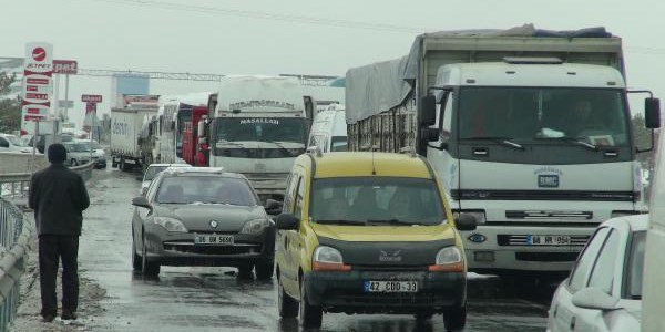 Konya'da kar yağışı hayatı felç etti