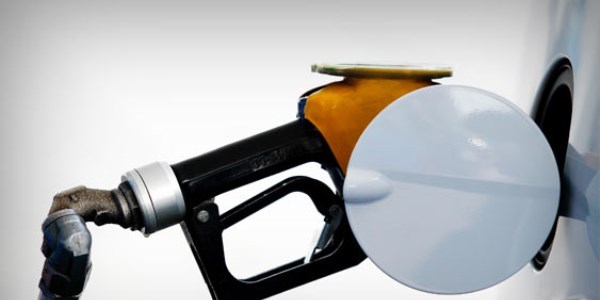 Benzine 10 kuruş zam yapıldı