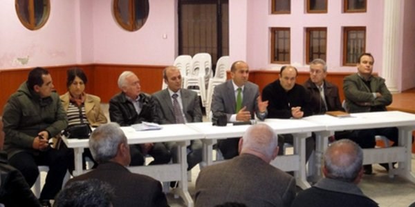Tepecikli çiftçileri sorunlarını gece toplantında anlattı