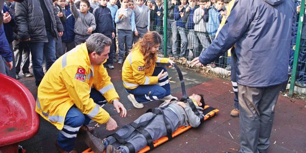 'Açılın ben doktorum' tarih mi oluyor
