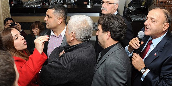 Oktay Vural'a Londra'da protesto/ Video