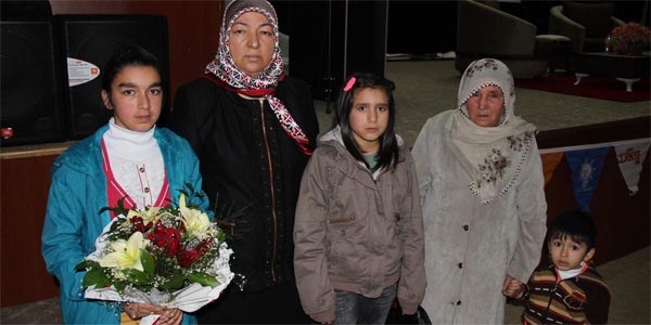 Anneleri öldürülen kız kardeşlerden ağlatan mektup