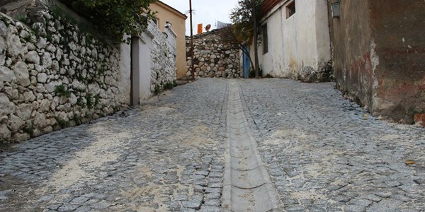 Eski Karaburun'un alt yap�s� yenileniyor