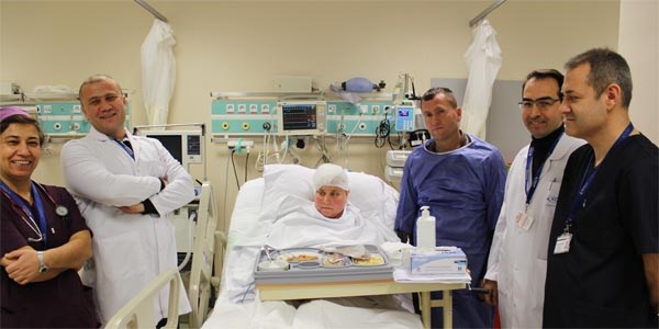 Konuşarak beyin ameliyatı oldu
