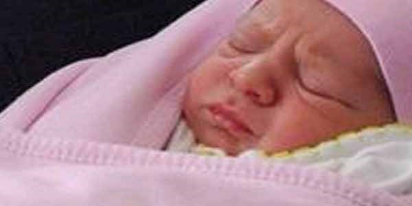 ��pheli paketten terk edilmi� bebek ��kt�