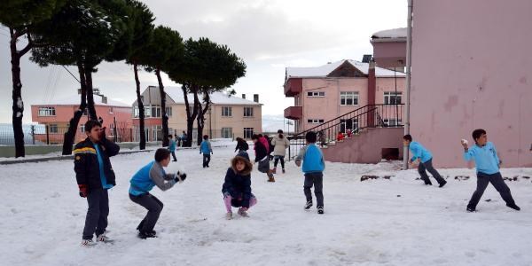 Sinop'ta 35 köy yolu kardan kapandı
