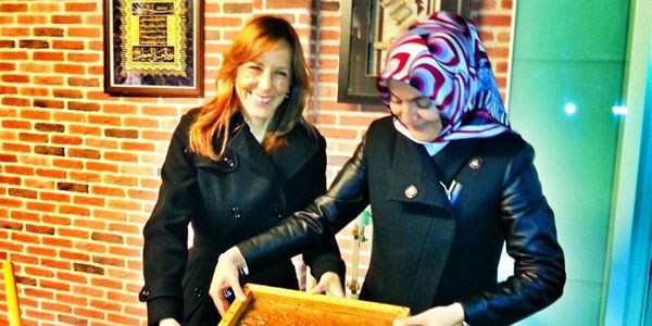 Bakan Kılıç'ın eşi kağıt yapmayı öğrendi