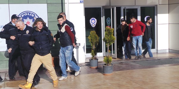 Eczane ararken parası gasp edildi