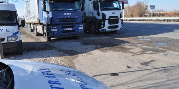 Kar lastiği olmayan ticariler yandı