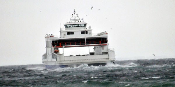 Fırtına deniz ulaşımını vurdu