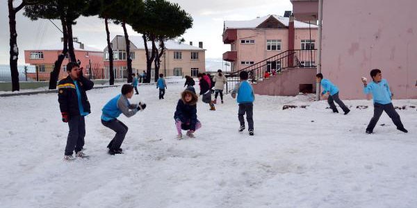 Tokat ve Karabük'te de eğitime kar engeli