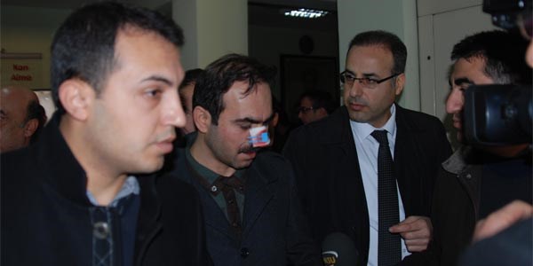 Hasta yakını doktorun burnunu kırdı