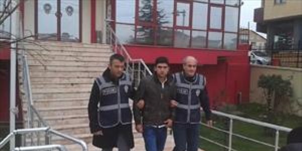 Ablasına boşanma davası açan eniştesini tabancayla yaraladı