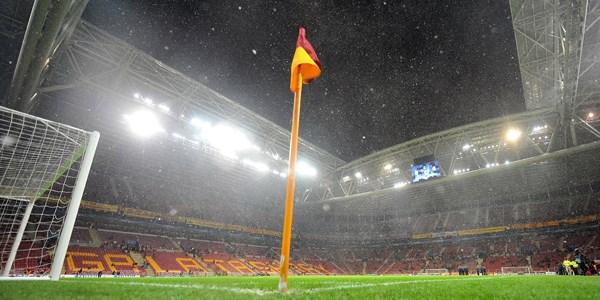 TT Arena'da yo�un kar ya����