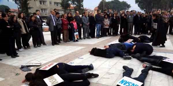 Milas'ta insan haklar�na tiyatral bak��