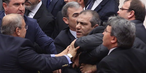 Meclis'te �ok a��r k�f�rler