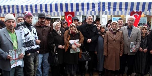 Ba�kan Vergili, gece kondu sahiplerine tapular�n� teslim etti