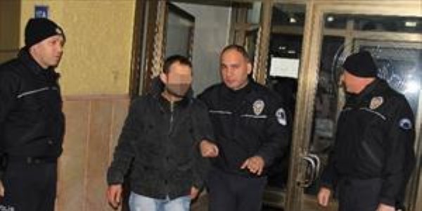'Mahkemem var m�' diye adliyeye gelen gen� tutukland�
