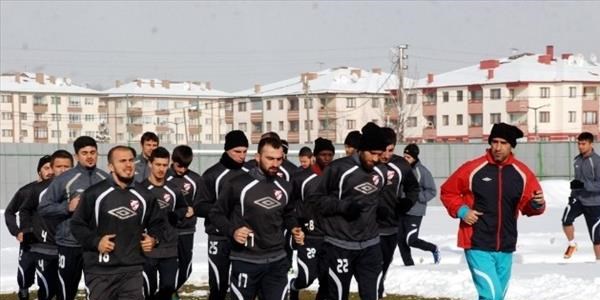 Besim Durmu�'tan futbolculara g�zda��