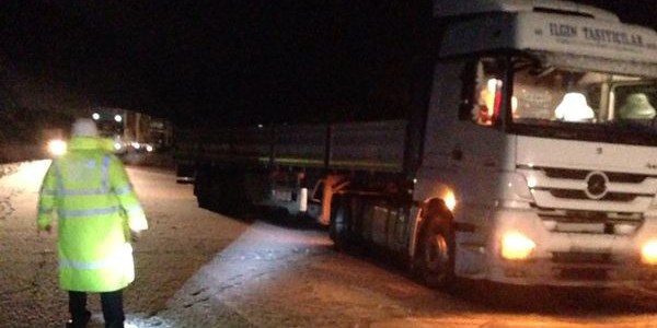 Ankara ve Antalya yolu ula��ma kapand�