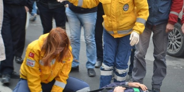 Otomobil yayaya �arpt�: 1 yaral�