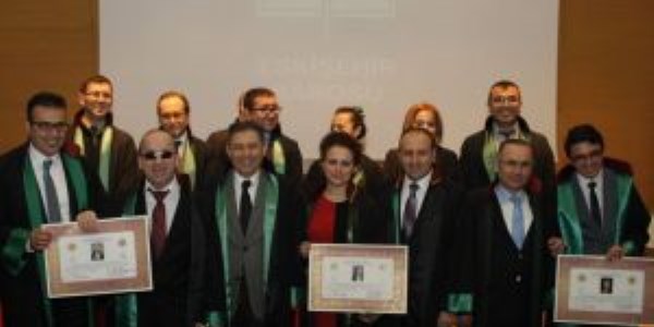 3 yeni avukat c�bbe giyip ruhsat ald�