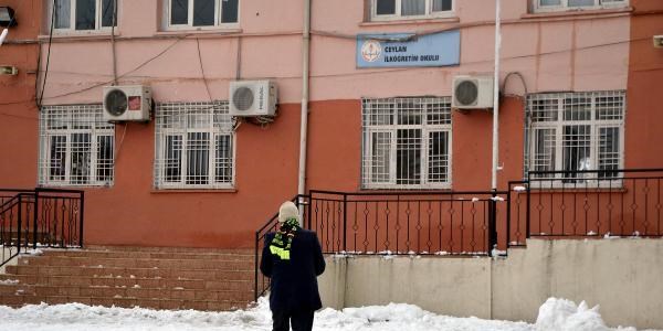 Kar yağışı Ceylanpınar'ı olumsuz etkiledi
