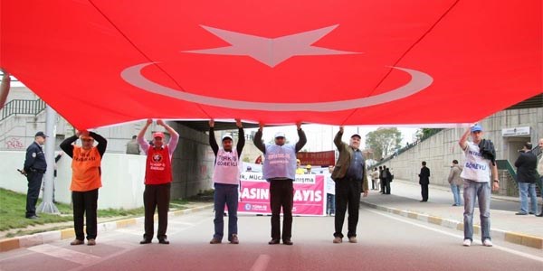 Cep telefonundan �al�nan K�rt�e m�zik mahkemelik oldu