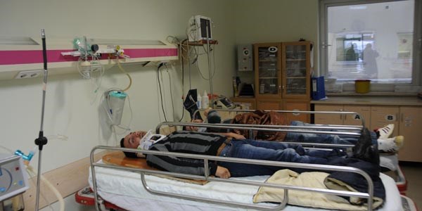 Askeri araç devrildi: 14 yaralı