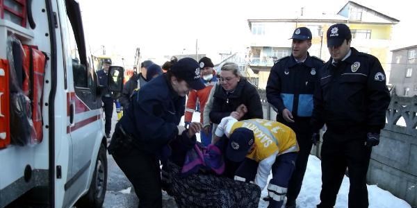 Çöp evi boşaltılan Ayşe Nine, çöplerini vermemek için...