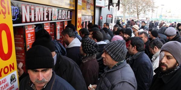50 milyonun hayalini kuranlar kuyru�a girdi
