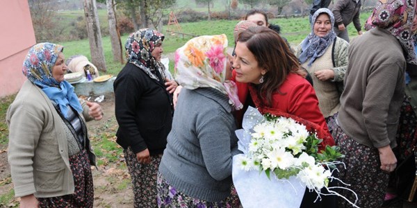 G�n�l el�ileri k�y okulundaki �ocuklar� sevindirdi