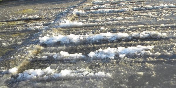 Süs havuzları ve yollar buz tuttu