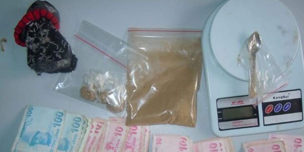 Uyu�turucudan yakalanan 21 ki�i tutukland�