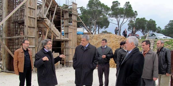 Ege'nin en b�y�k camii Edremit'e yap�l�yor