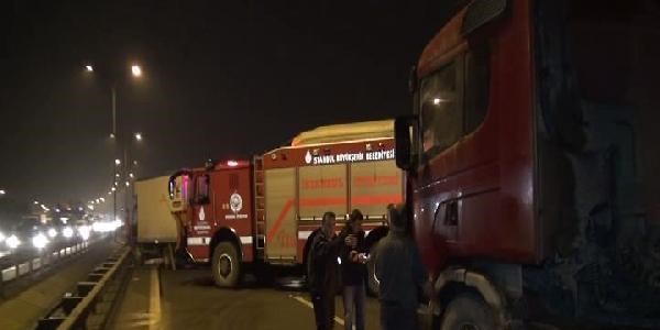 Tem'de zincirleme kaza trafiği felç etti