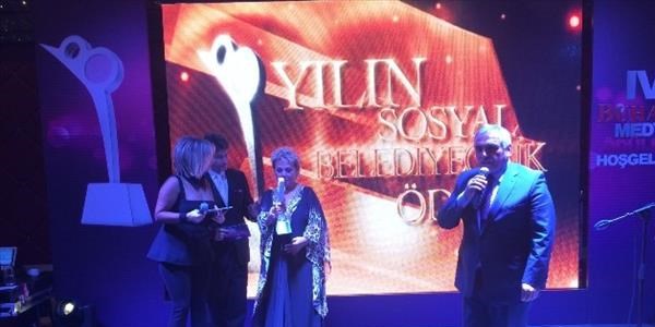 Hendek Belediye Başkanı Ali İnci yine ödül aldı