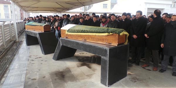 55 yıllık evli çift yan yana toprağa verildi