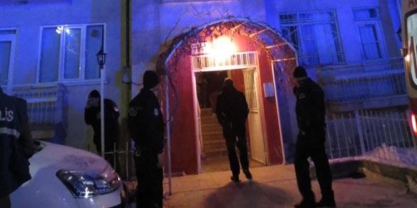 Apartmanın havalandırma boşluğuna düşen şahıs öldü