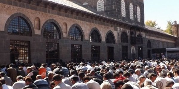 Meclis imamından vekillere küfür vaazı