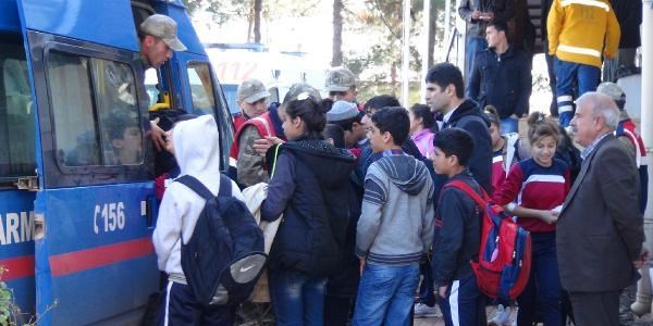 Öğrencileri taşıyan otobüs devrildi: 1 ölü, 23 yaralı/Video