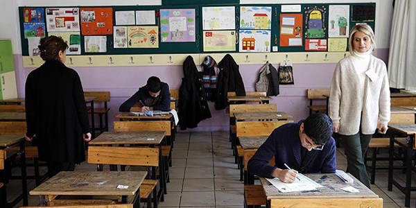 Mazeret s�navlar�n�n ilk g�n oturumu sona erdi