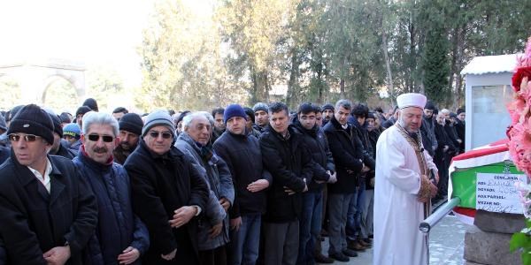 Kaza kurbanı Öğretmen toprağa verildi
